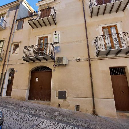 Casa Dei Normanni: Costanza Apartment Cefalu Luaran gambar